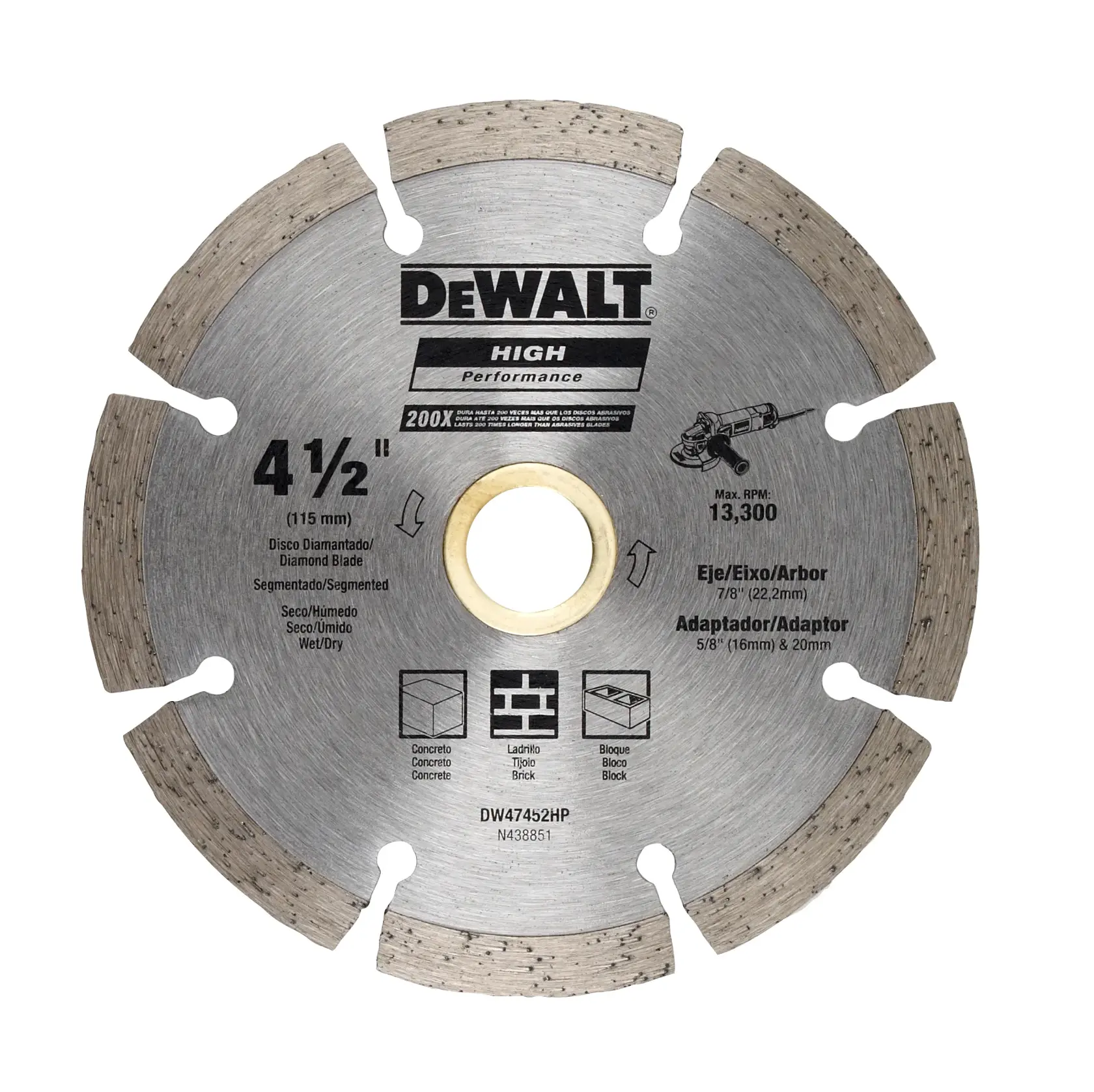Una hoja segmentada de diamante DEWALT para cortar materiales de construcción. La hoja está marcada como 4 1/2 pulgadas (115 mm), uso seco/húmedo, modelo DW47452HP. Las indicaciones muestran que se puede usar en concreto, ladrillo y bloque. RPM máxima: 13.300. La hoja tiene varias ranuras en el borde y un agujero central para montaje.